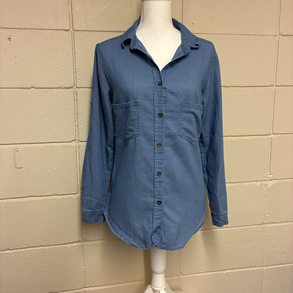 Cellabie‎ Button Down Womens Medium Blue Chambray Roll Tab High Low Quiet Luxury